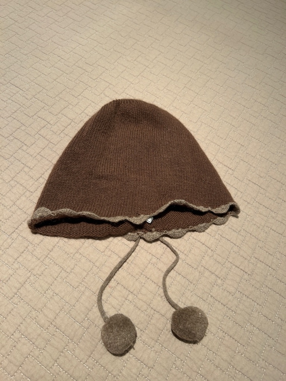 Women’s Brown Pom-Pom Knit Hat